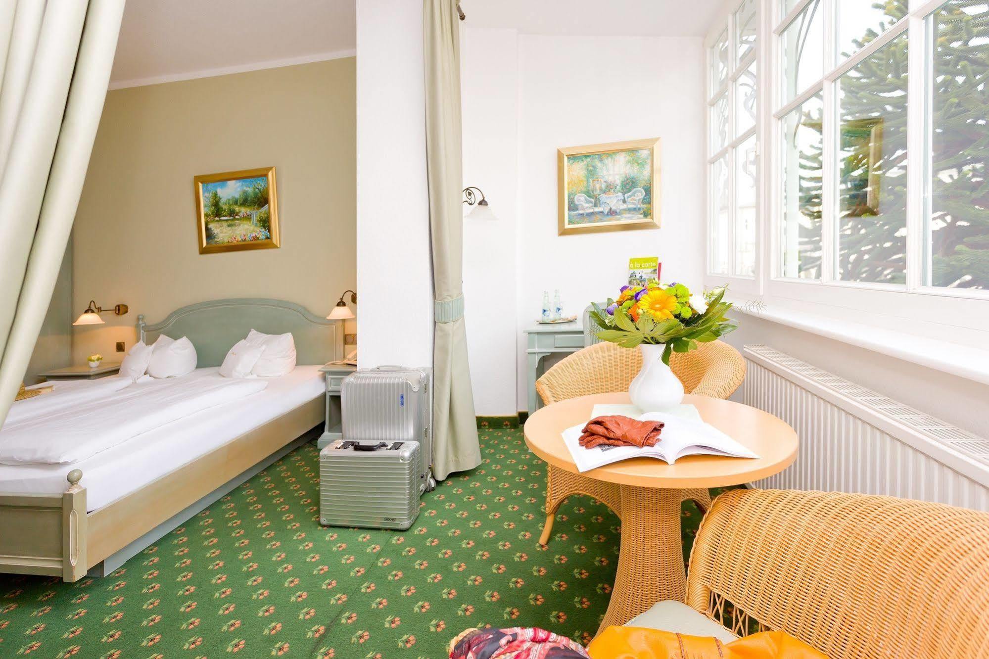 Hotel Villa Neander Binz Exterior photo